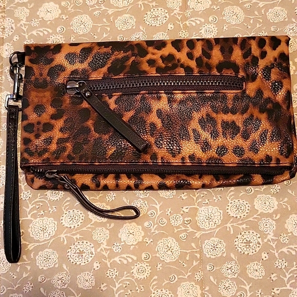 NEW Faux-Leather Leopard Print Clutch with Wristlet Strap - Picture 13 of 14